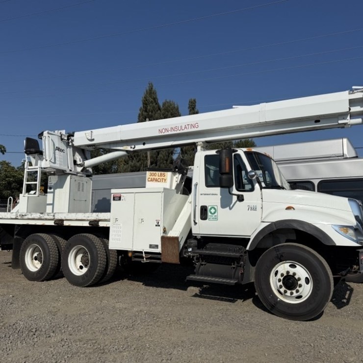 2005 INTERNATIONAL 7400