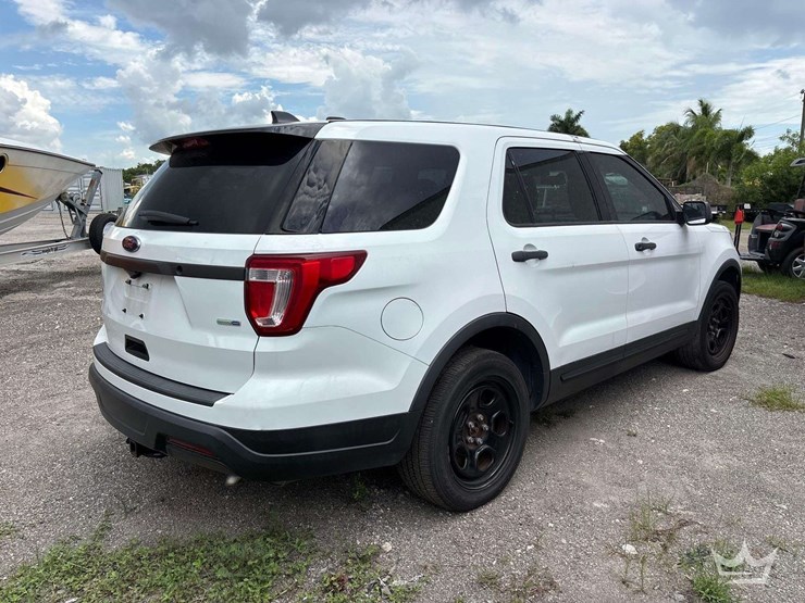 2018-ford-explorer-image-3