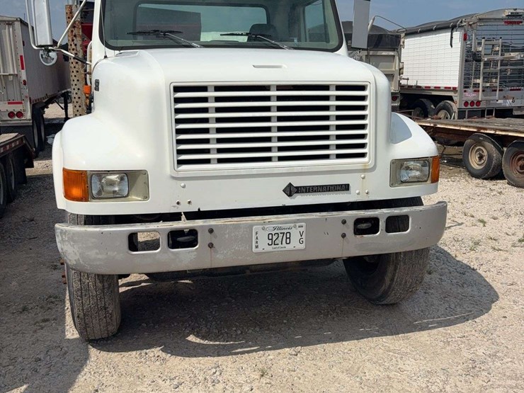 2001-international-4900-image-3