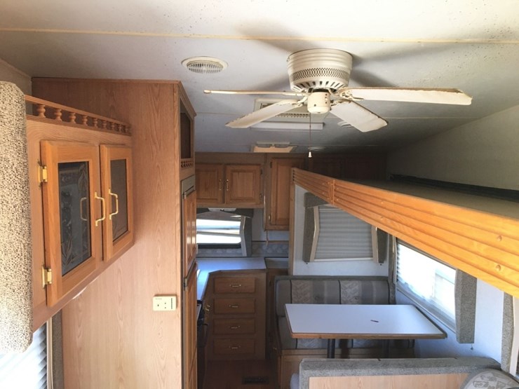 2004-forest-river-cardinal-26ft-5th-wheel-travel-image-6