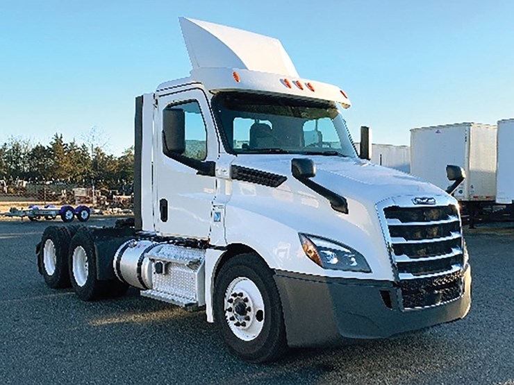 2019-freightliner-cascadia-126-image-1