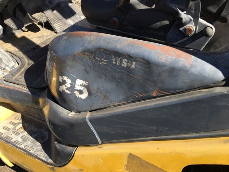 komatsu-fg25t-16-image-12
