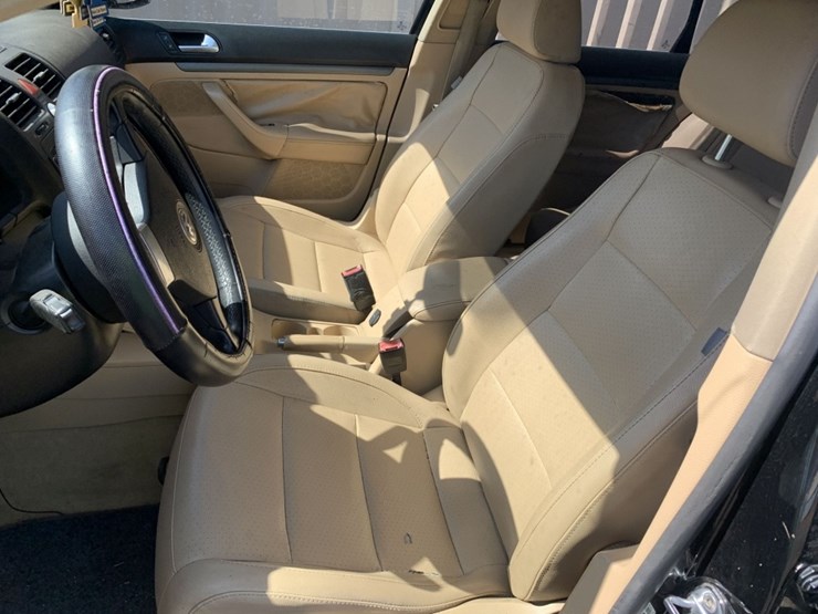 2008-volkswagen-jetta-sedan,-image-11
