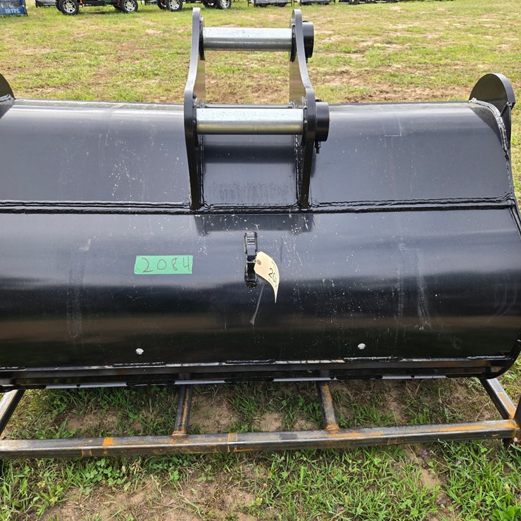 #2084 • Excavator 12T Flat Bucket