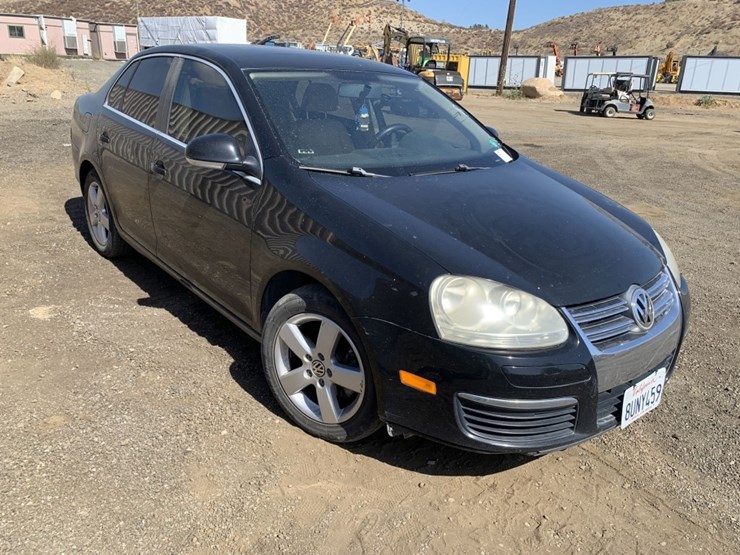 2008-volkswagen-jetta-sedan,-image-2