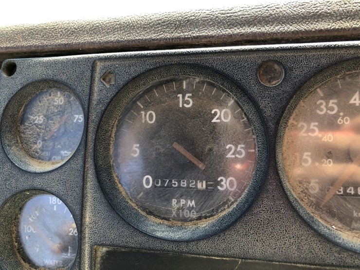 1999-freightliner-fl70-image-7