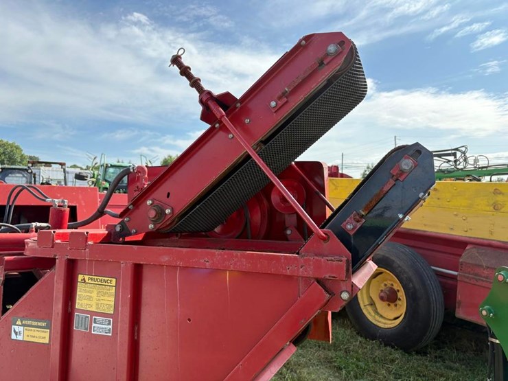 new-holland-565-image-7
