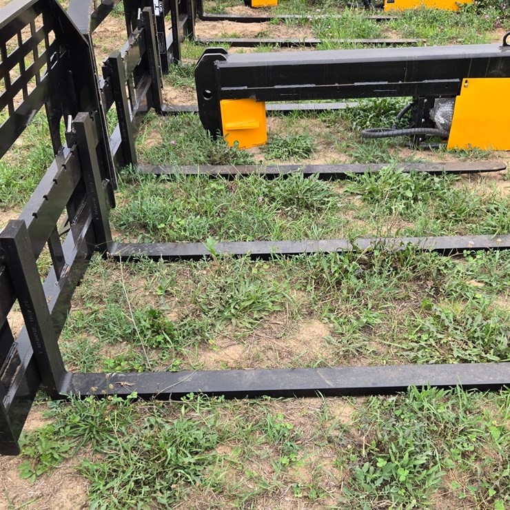 #2095 • 60" Skid Steer Forks 2650 Lb. Capacity
