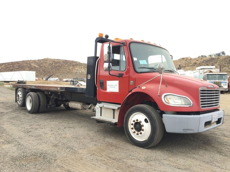 2014-freightliner-m2-flatbed-truck,-image-2