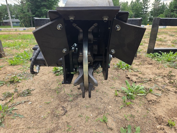 #2075-•-skid-stump-grinder-image-3