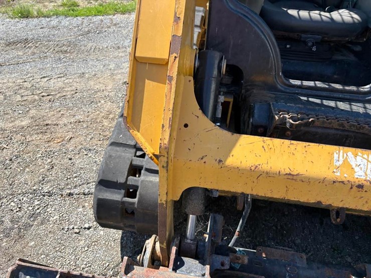 2018-caterpillar-239d-image-5
