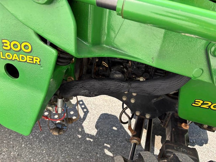 john-deere-3203-image-11