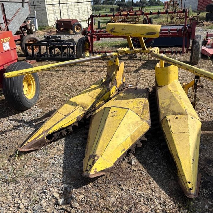 NEW HOLLAND 824