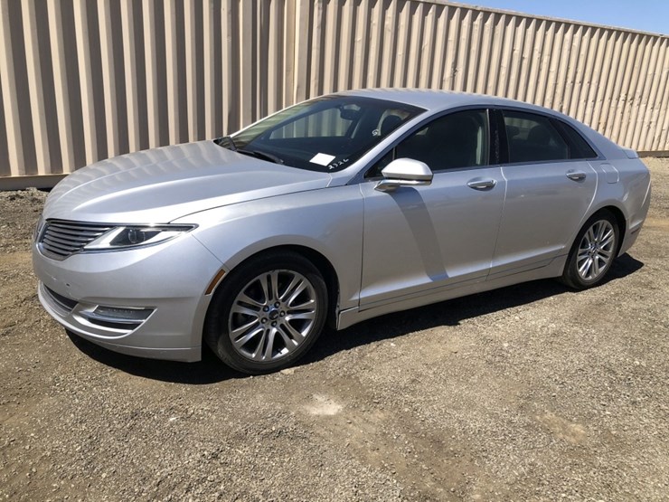 2016-lincoln-mkz-sedan,-image-1