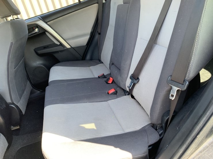 2015-toyota-rav4-image-9