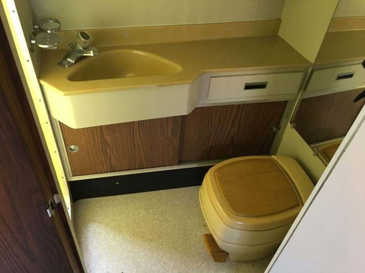1977-blue-bird-wanderlodge-31ft-motor-home,-image-15