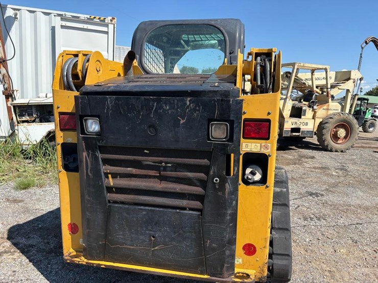 2018-caterpillar-239d-image-12