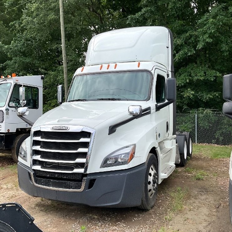 2020 FREIGHTLINER CASCADIA 126