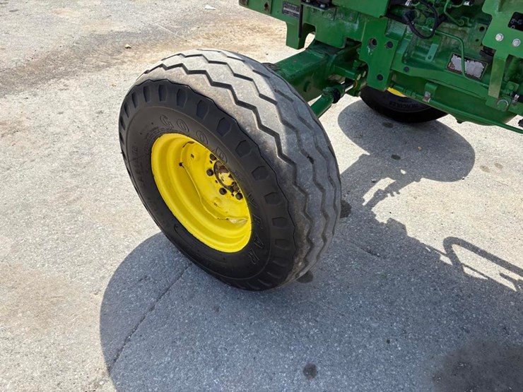 2018-john-deere-5045e-image-13