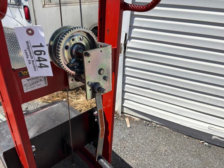 hand-winch-platform-lift-image-2