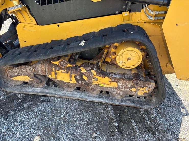 2018-caterpillar-239d-image-9