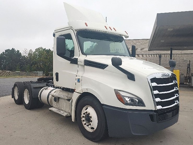 2019-freightliner-cascadia-126-image-1