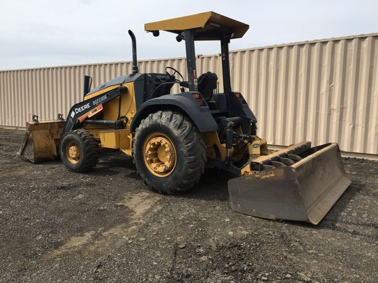 2017-deere-210lep-image-4