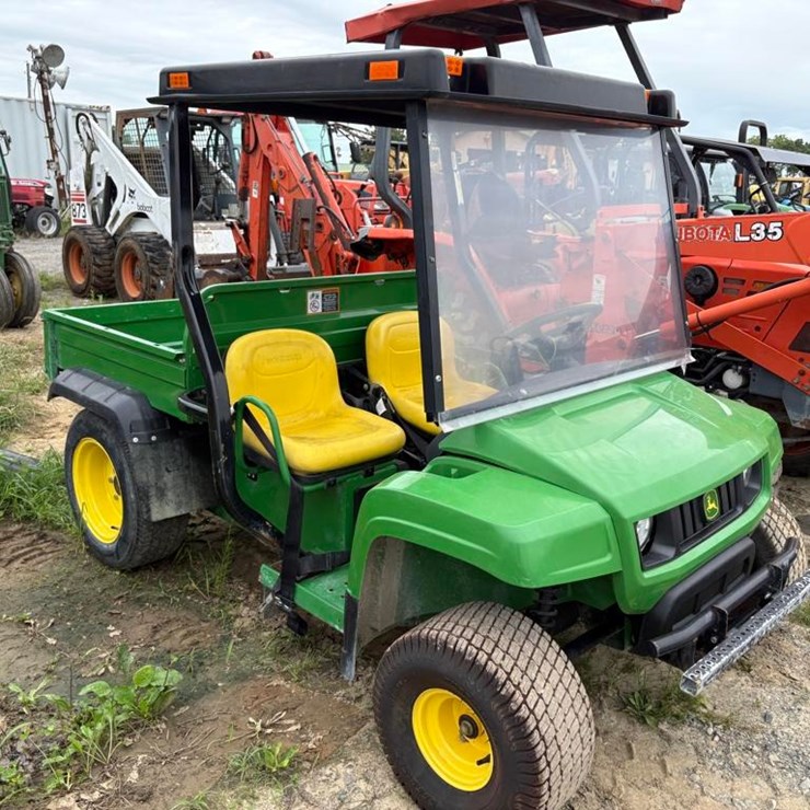 JOHN DEERE GATOR