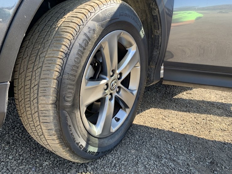 2015-toyota-rav4-image-13