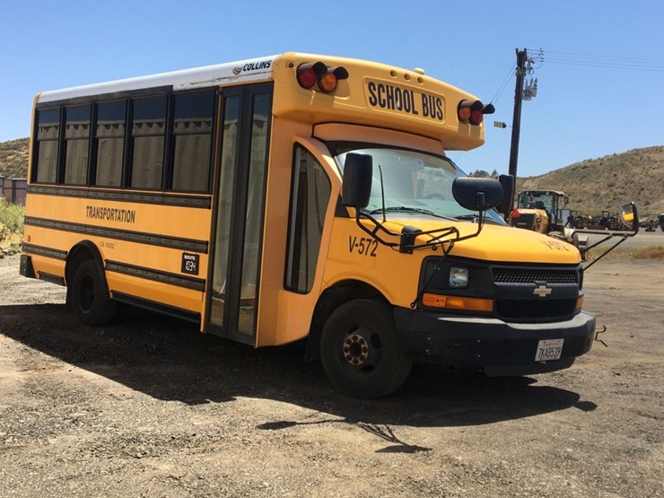 2015-chevrolet-express-3500-image-2