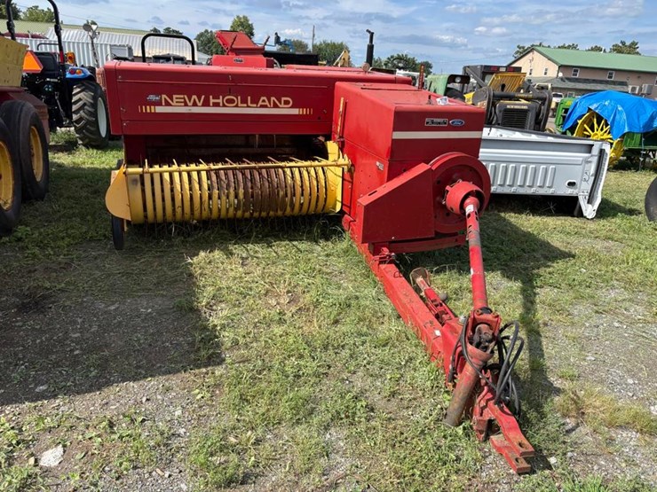 new-holland-565-image-1