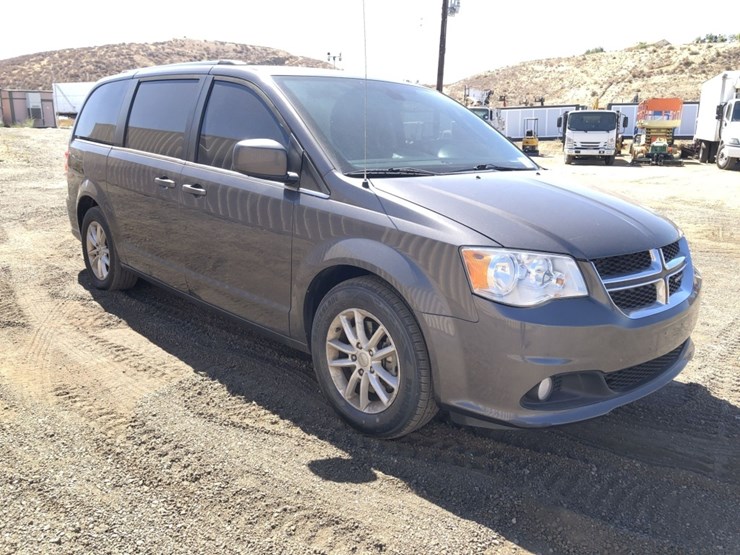 2019-dodge-grand-caravan-sxt-image-2