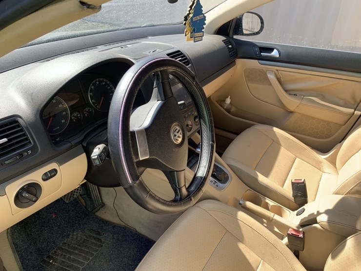 2008-volkswagen-jetta-sedan,-image-10