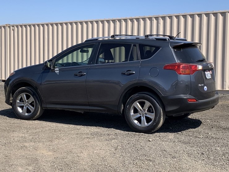 2015-toyota-rav4-image-4