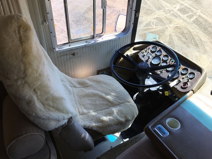 1977-blue-bird-wanderlodge-31ft-motor-home,-image-8
