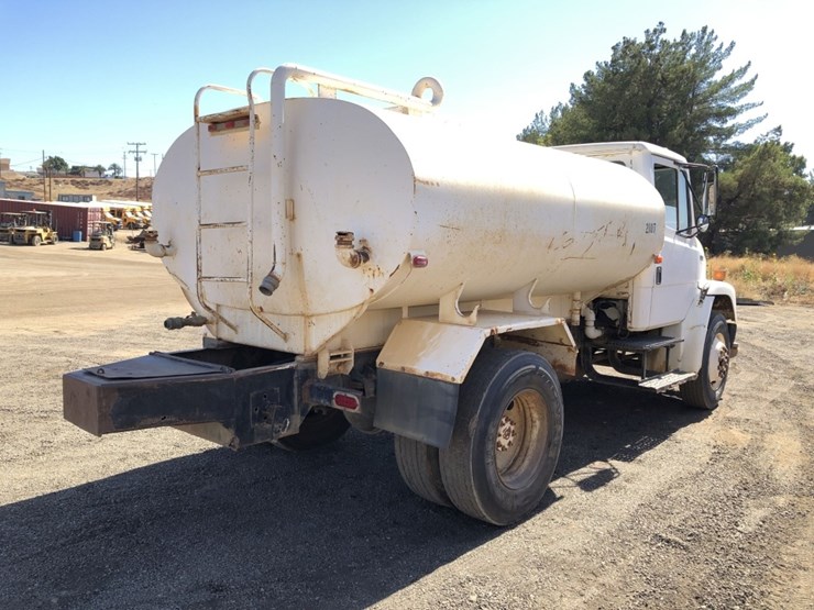 1999-freightliner-fl70-image-3