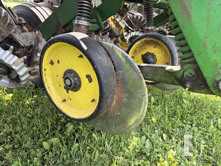 john-deere-7200-image-10