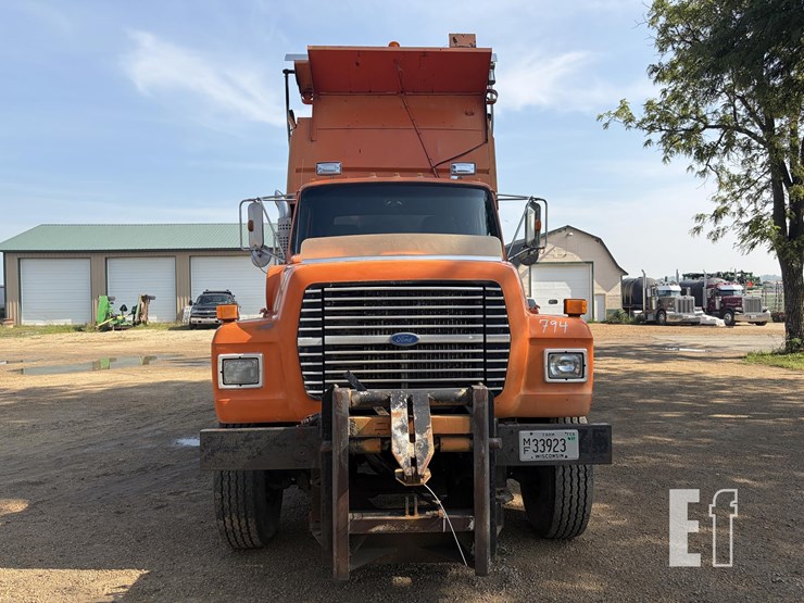 1996-ford-lt9000-image-8