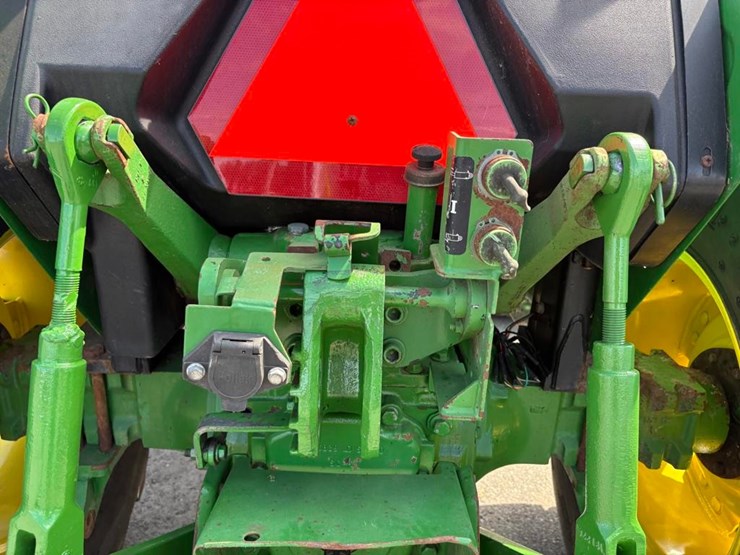 2018-john-deere-5045e-image-22