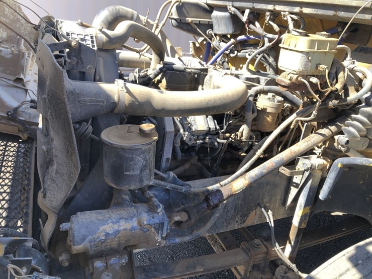 1999-freightliner-fl70-image-5