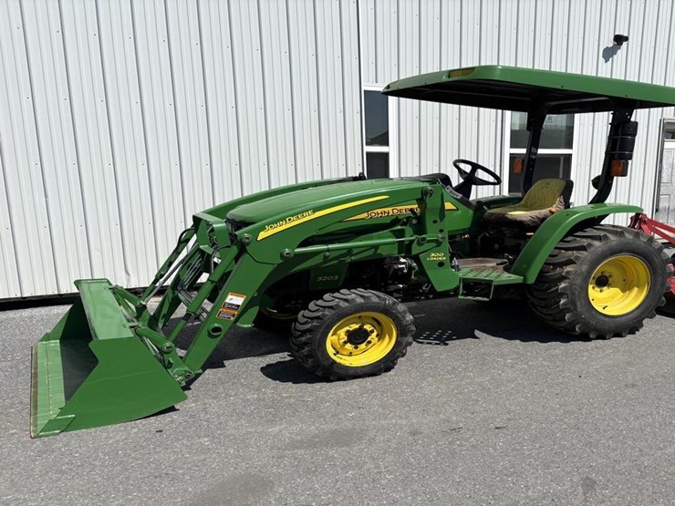 john-deere-3203-image-2