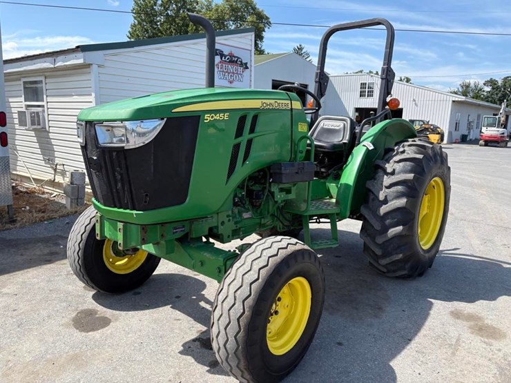 2018-john-deere-5045e-image-3