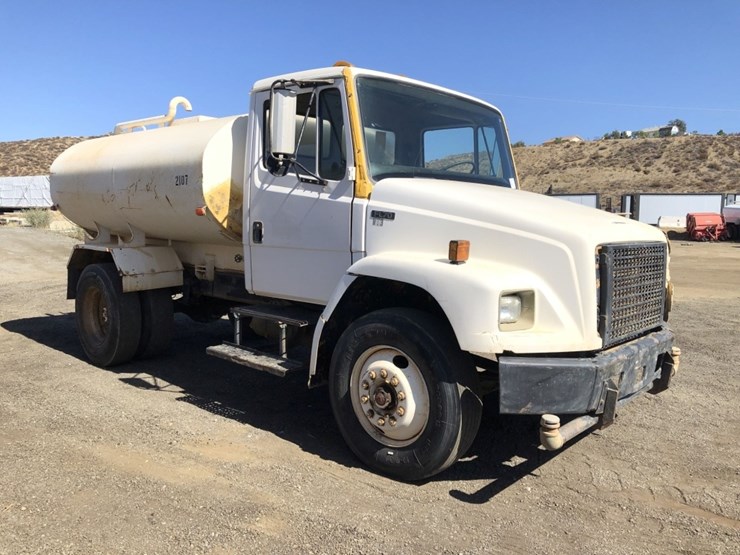 1999-freightliner-fl70-image-2