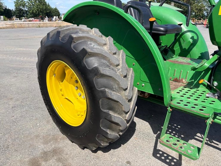 2018-john-deere-5045e-image-10