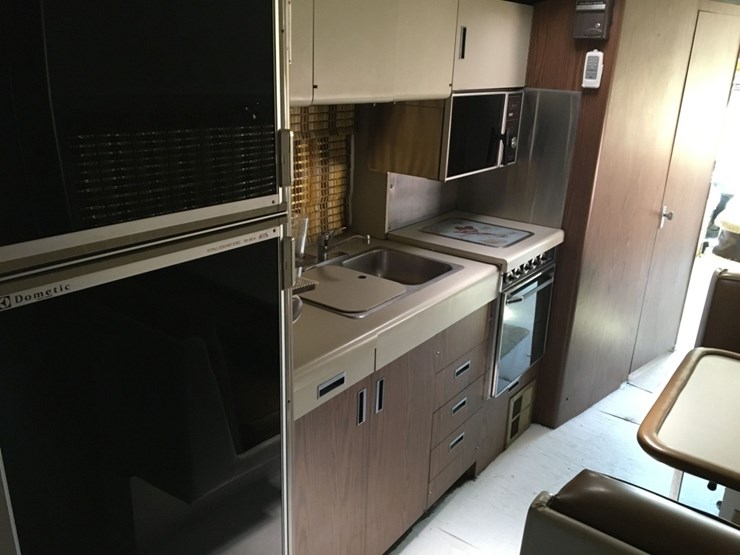 1977-blue-bird-wanderlodge-31ft-motor-home,-image-14