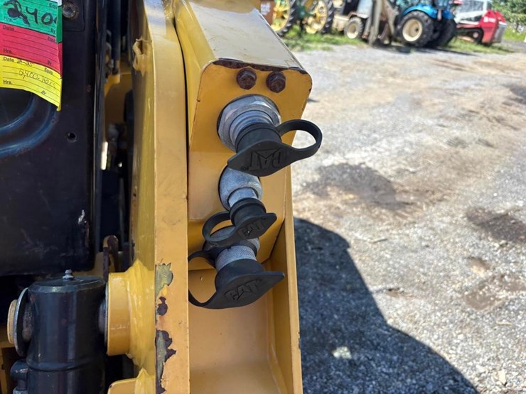 2018-caterpillar-239d-image-7