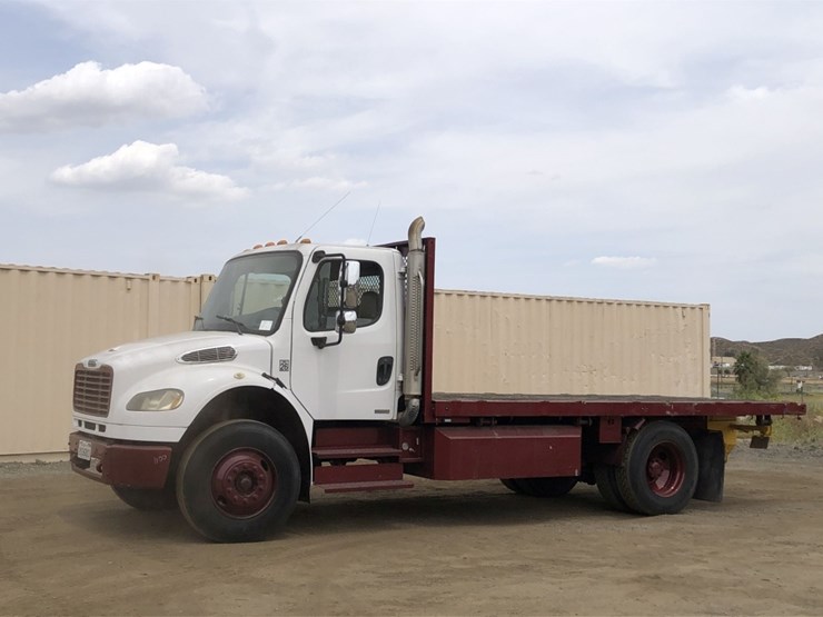 2007-freightliner-m2-flatbed-truck,-image-1