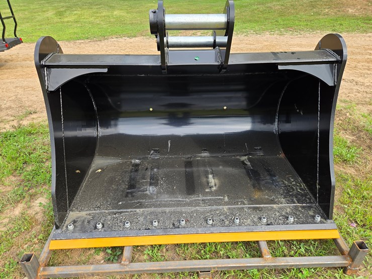 #2083-•-excavator-12t-flat-bucket-image-1