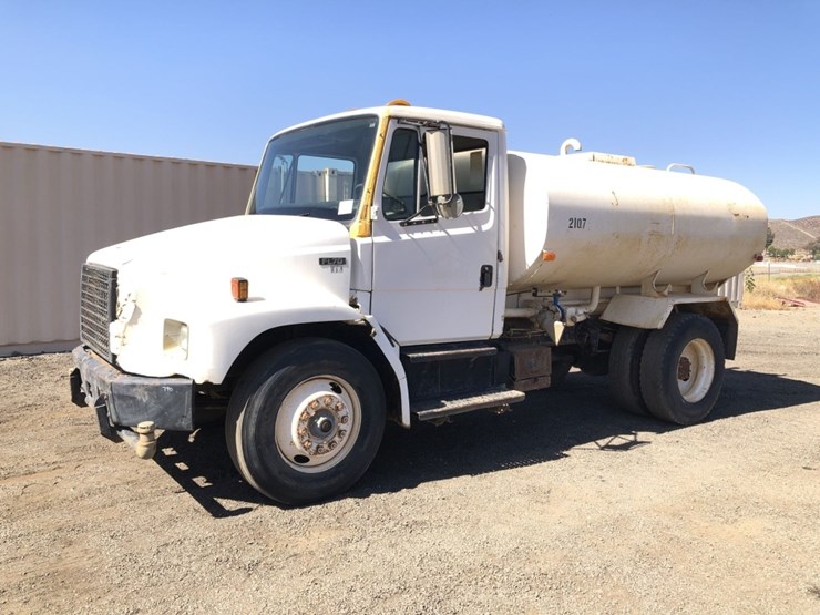 1999-freightliner-fl70-image-1