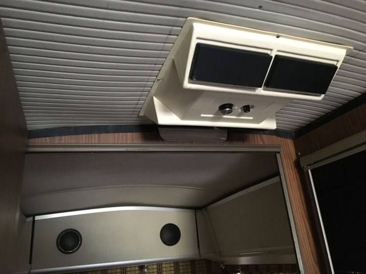 1977-blue-bird-wanderlodge-31ft-motor-home,-image-13